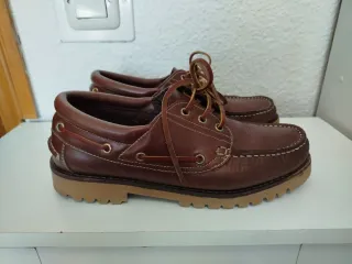 Zapatos náuticos de piel marrones