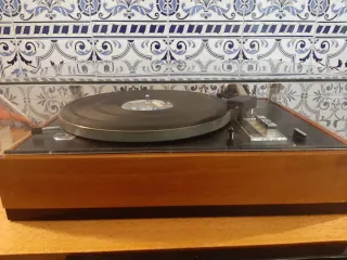 Gira discos / Vitrola ELAC