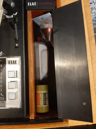 Gira discos / Vitrola ELAC