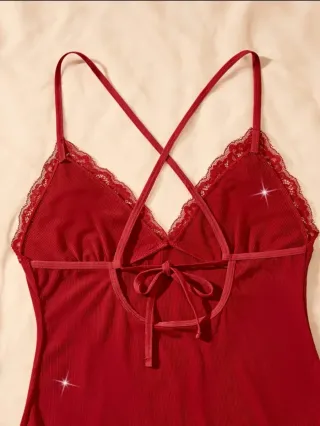 Camisón de encaje rojo