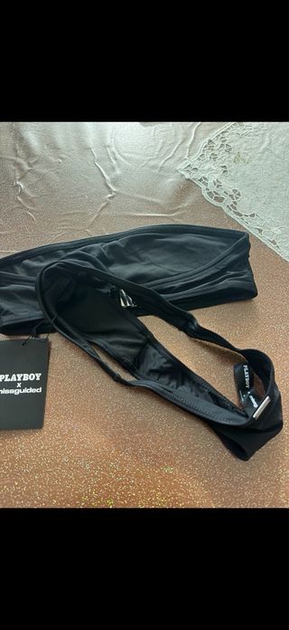 Bikini Playboy nero con coniglietto rosa