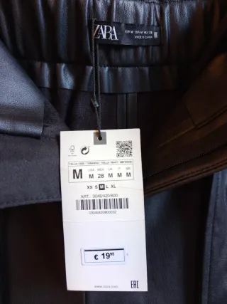 Falda pantalón Zara efecto piel negra