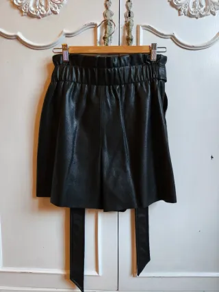 Falda pantalón Zara efecto piel negra