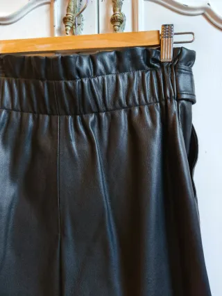 Falda pantalón Zara efecto piel negra