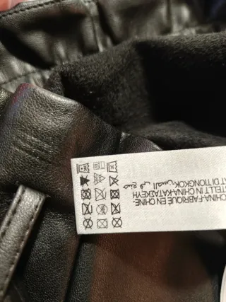 Falda pantalón Zara efecto piel negra