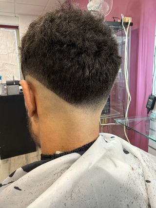 Cortes de pelo modernos y clásicos en(Cintruénigo)