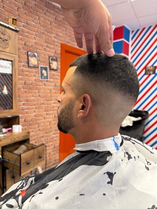 Cortes de pelo modernos y clásicos en(Cintruénigo)