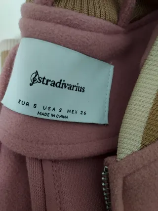 Bomber Stradivarius rosa y beige Talla S