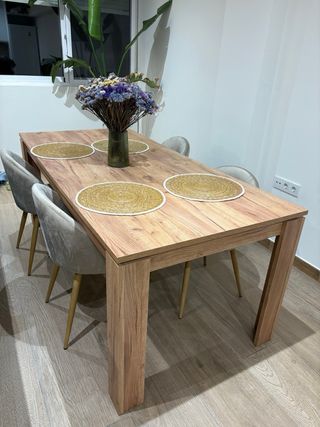 Mesa de comedor efecto roble