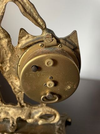 Relógio de mesa em metal dourado