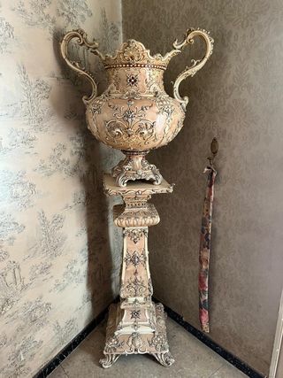 Jarrón y Pedestal Wilhelm Schiller & Sohn 1900