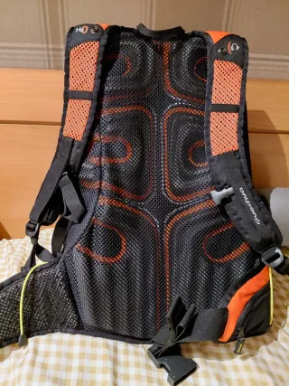 Mochila Quechua Arpenaz 18L Naranja/Negra