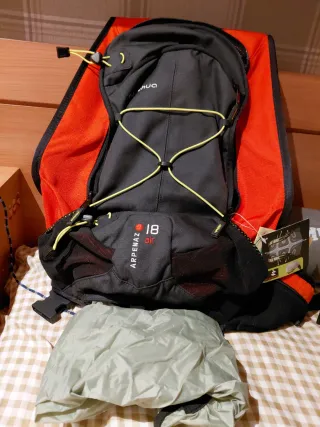 Mochila Quechua Arpenaz 18L Naranja/Negra