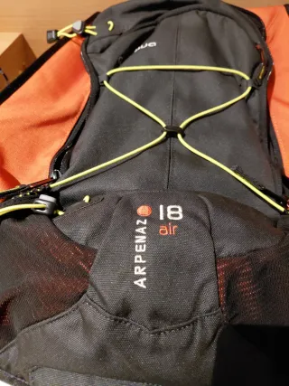Mochila Quechua Arpenaz 18L Naranja/Negra