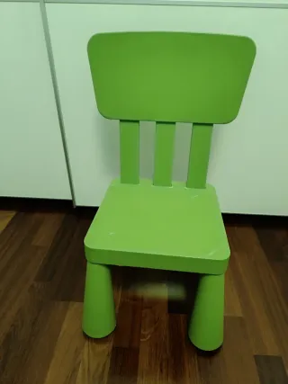 Mesa y sillas infantil verde