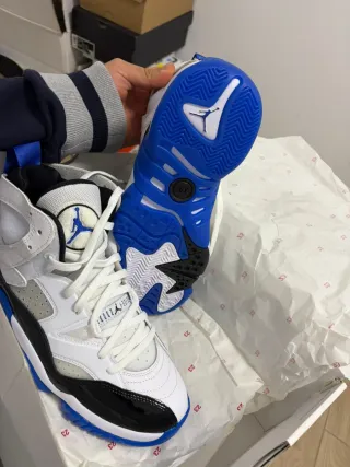 Zapatillas Jordan Blancas y Azules