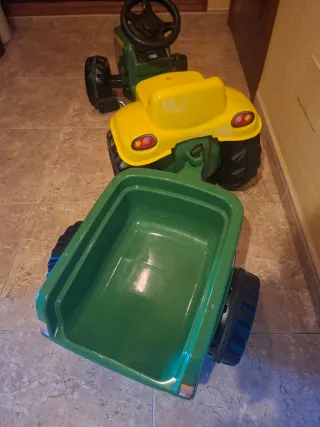 Tractor de pedales John Deere con remolque