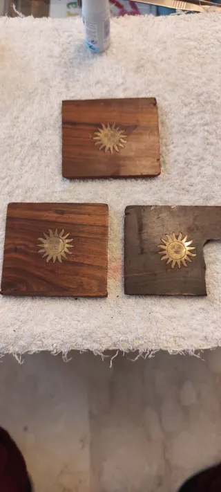 3 Piezas Madera Noble y Bronce son tres