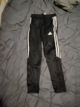 Pantalón Adidas Negro con Raya Blanca