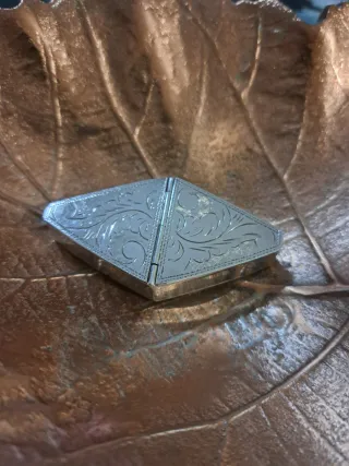 Pastillero de plata labrada