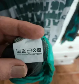 Camiseta Desigual verde y multicolor