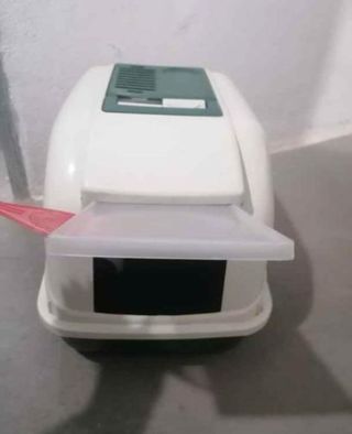 Arenero cubierto para gato