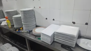 Se venden lote platos y basos