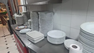 Se venden lote platos y basos