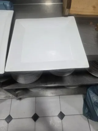 Se venden lote platos y basos