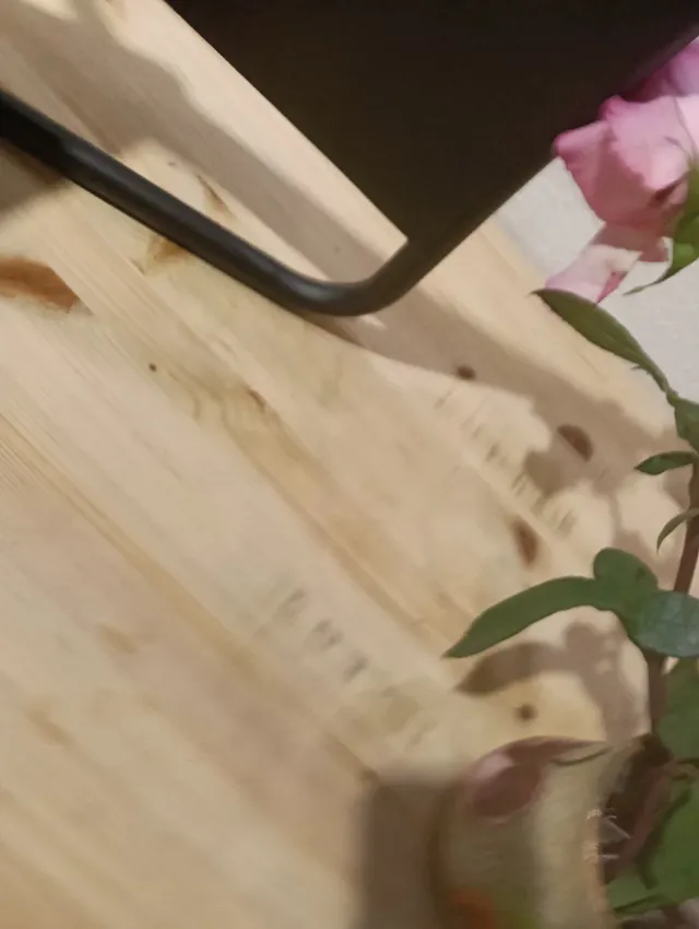 Sillas metálicas negras apilables