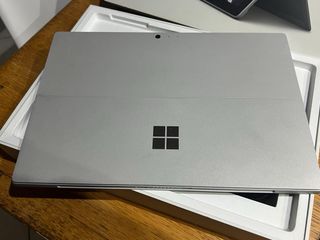 Microsoft Surface Pro 5 Tablet Grigia con Tastiera