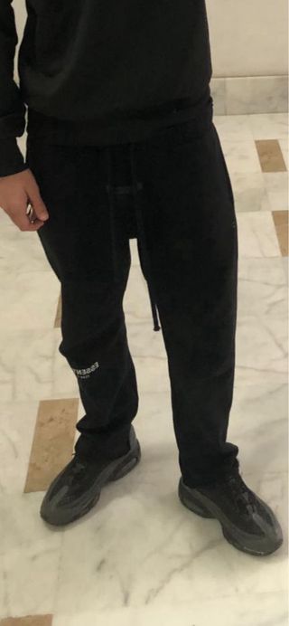 Pantalones ESSENTIALS Negros