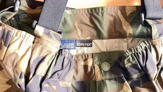 Traje de intemperie  camuflaje boscoso