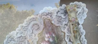 Cuadro antiguo con abanico y encaje