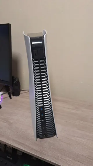 Play Station 5 con 2 mandos y un disco duro