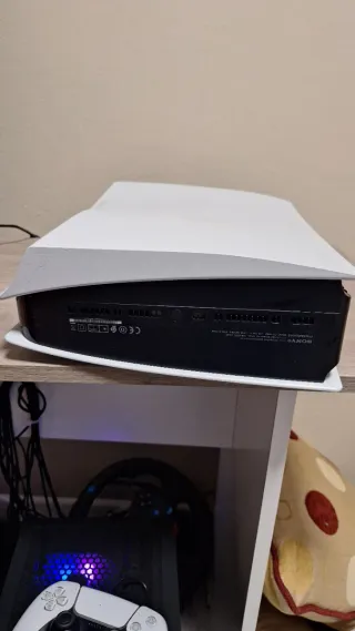 Play Station 5 con 2 mandos y un disco duro