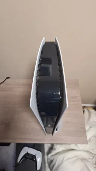 Play Station 5 con 2 mandos y un disco duro