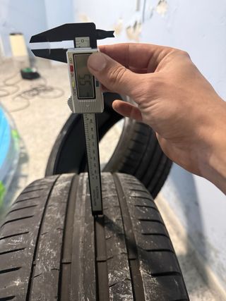 Neumáticos Pirelli PZero PZ4 255/40/21