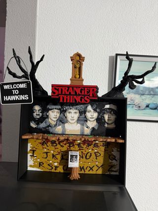 Stand Stranger Things Kinder Joy