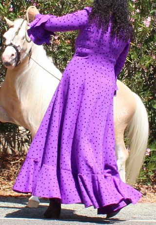Vestido Flamenca/Bata Rociera Lunares Morado