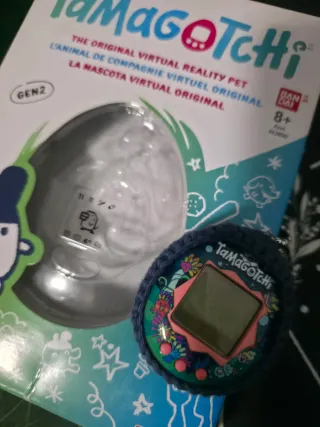 Tamagotchi Gen 2 con funda crochet