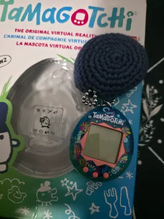 Tamagotchi Gen 2 con funda crochet