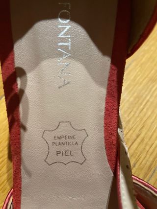 Sandalia tacón roja