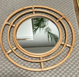 Espejo redondo de ratán y cristal