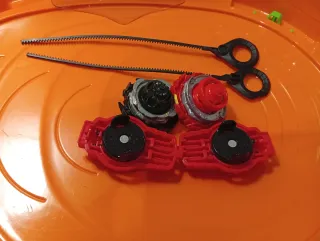 Pista batalla Beyblade + 2 Beyblades