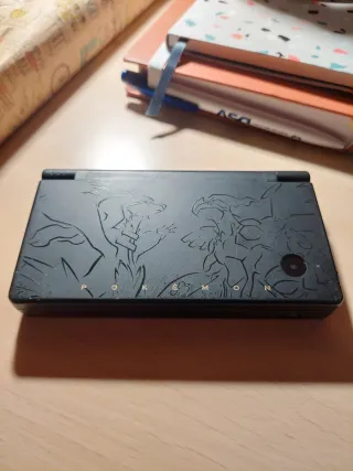 Nintendo DSi Edición Pokémon Negro +cargador/funda