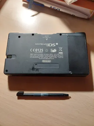 Nintendo DSi Edición Pokémon Negro +cargador/funda