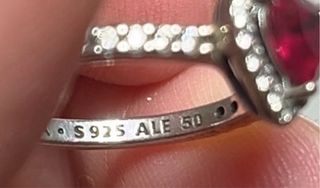 Anillo Pandora Corazón Rojo