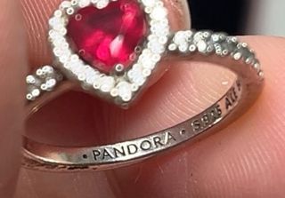 Anillo Pandora Corazón Rojo
