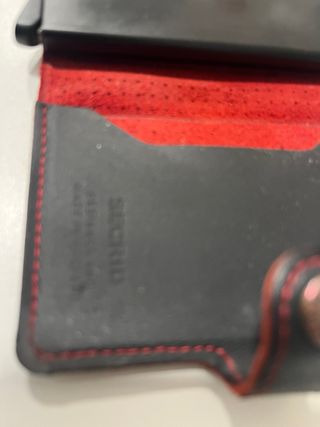 Cartera Secrid Negra con Puntos Rojos
